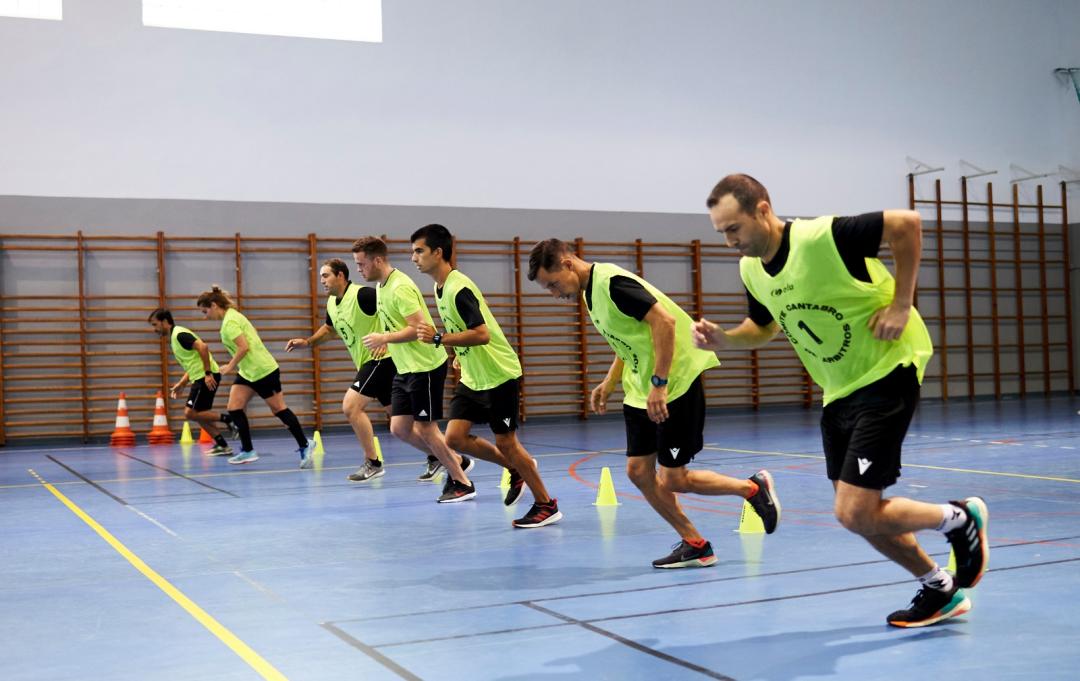 Los árbitros de fútbol y fútbol-sala superan las pruebas físicas